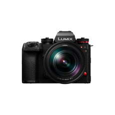 Panasonic Lumix S1RM2 Body + Lumix S 24-105 mm Panasonic Lumix S1RM2 Body + Lumix S 24-105 mm