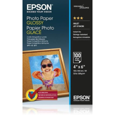 Photo Paper Glossy rozšiřuje naši stávající nabídku fotografických papírů Epson a je vhodný pro všechny typy inkoustových tiskáren. Tento papír byl navržen pro celou rodinu a nabízí skvělou užitnou hodnotu a snadné používání. Photo Paper Glossy má hmotnost 200 g/m2 a dodává se ve čtyřech různých velikostech. Každé balení obsahuje 20, 50 nebo 100 listů. Tento tříhvězdičkový fotografický papír je ideální pro každodenní domácí tisk a je k dispozici ve formátech 10 × 15 cm, 13 × 18 cm, A3/A3+ a A4. Photo Paper Glossy rozšiřuje naši stávající nabídku fotografických papírů Epson a je vhodný pro všechny typy inkoustových tiskáren. Tento papír byl navržen pro celou rodinu a nabízí skvělou užitnou hodnotu a snadné používání. Photo Paper Glossy má hmotnost 200 g/m2 a dodává se ve čtyřech různých velikostech. Každé balení obsahuje 20, 50 nebo 100 listů. Tento tříhvězdičkový fotografický papír je ideální pro každodenní domácí tisk a je k dispozici ve formátech 10 × 15 cm, 13 × 18 cm, A3/A3+ a A4.